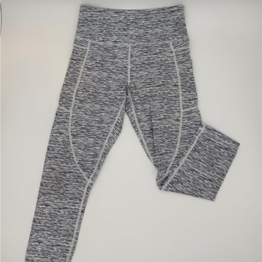 Zyia Active Women's High-Waisted Pockets Patterned Crop Size 4 Leggings Athletic